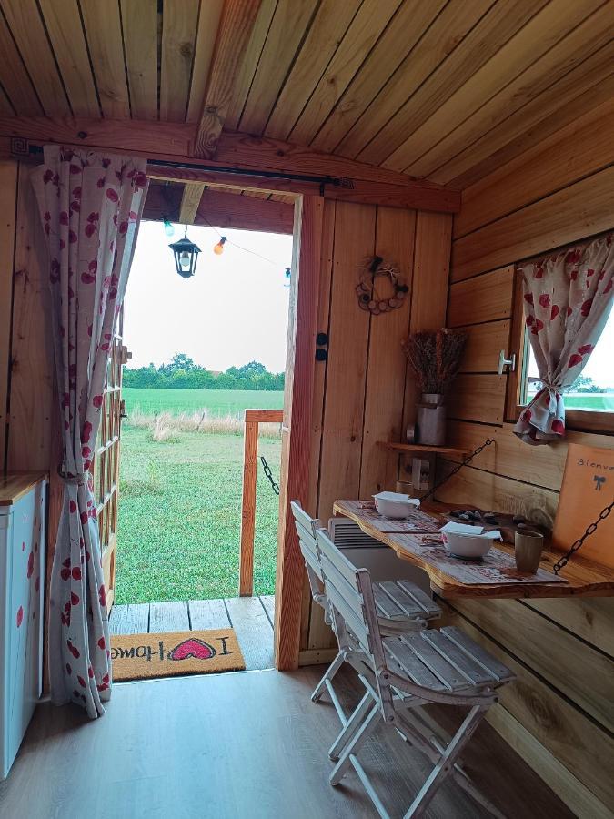Roulotte O Reves Atypiques Hotel Bouce  ภายนอก รูปภาพ